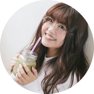 スムージーを飲む女性3